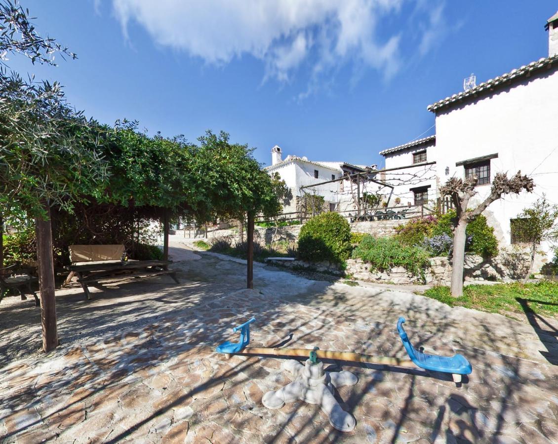 Elegant In With Pool And Garden